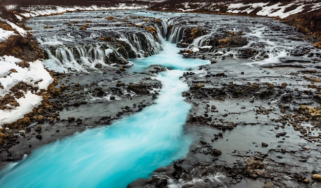 Photo secret bruarfoss waterfall in winter iceland