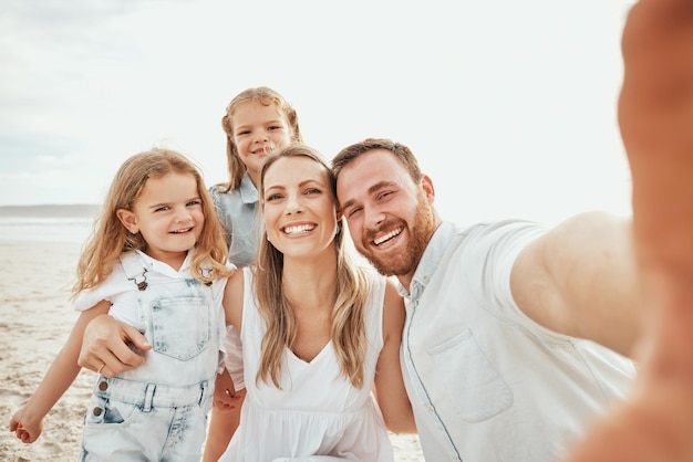 Photo selfie of mom dad and kids on beach travel and happiness on ocean holiday in australia together mother father and happy children with smile in self portrait in nature on summer vacation at sea