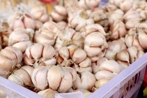 Sell garlic at the market