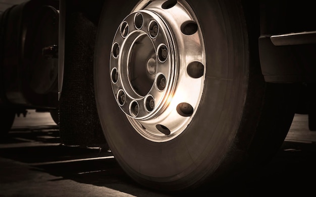 Semi Truck Wheels Tires Chrome Wheels Rubber Vechicle Tyres Freight Trucks Cargo Transport