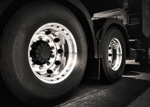 Semi Truck Wheels Tires Chrome Wheels Rubber Vechicle Tyres Freight Trucks Transport