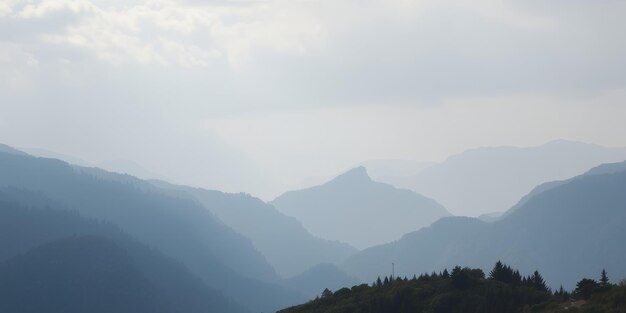 Photo serene mountain range shrouded in mist