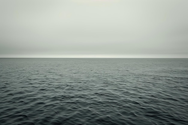 Photo serene ocean horizon under overcast skies