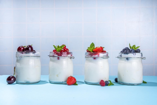 Set yogurts with summer berry