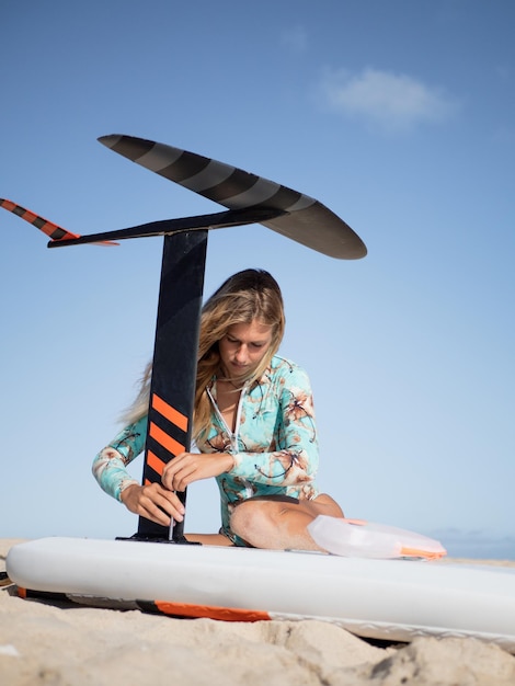 Setting up the hydrofoil surfboard