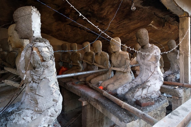 Several praying statues on the way to Adams peak