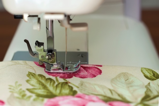 Sewing machine needle and fabric