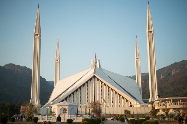 Photo shah faisal mosque is one of the largest mosques in the world which is situated in islamabad pakistan