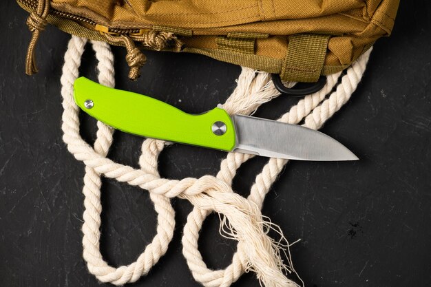 Photo sharp pocketknife on a black background