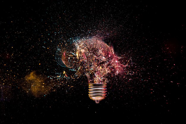 Photo shattered light bulb moment on dark background