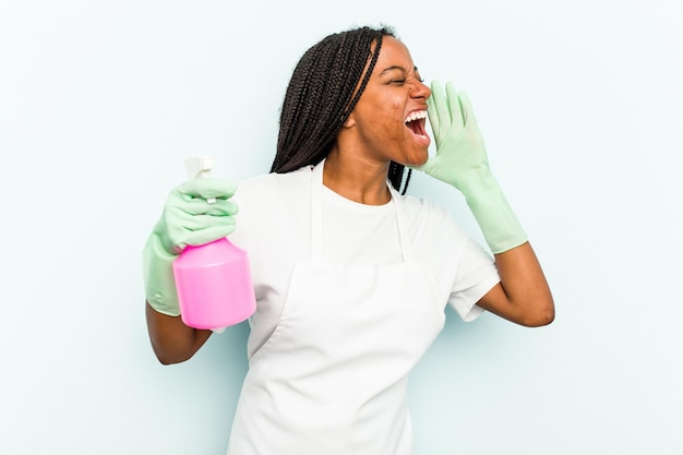 Shouting and holding palm near opened mouth