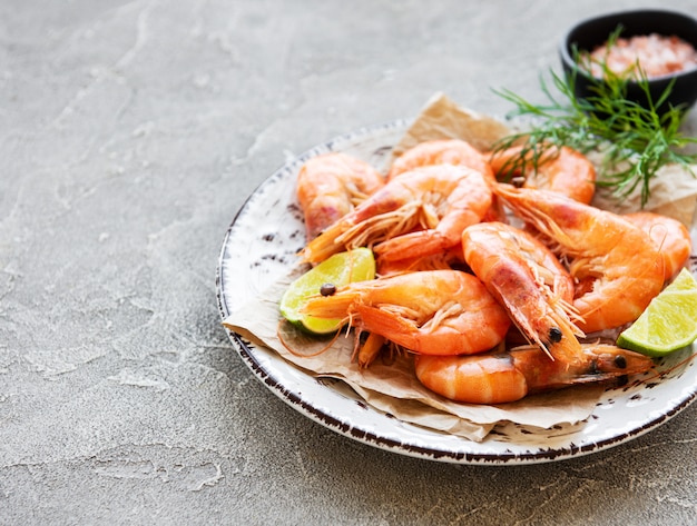 Shrimps served with lemon