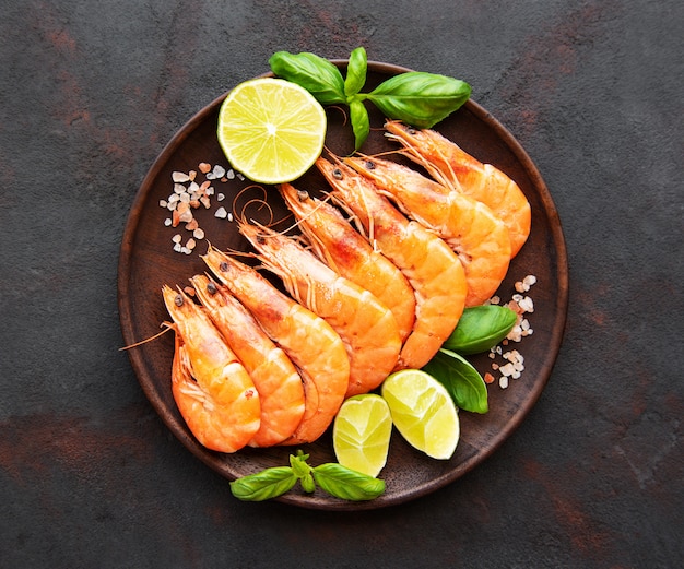 Shrimps served with lemon