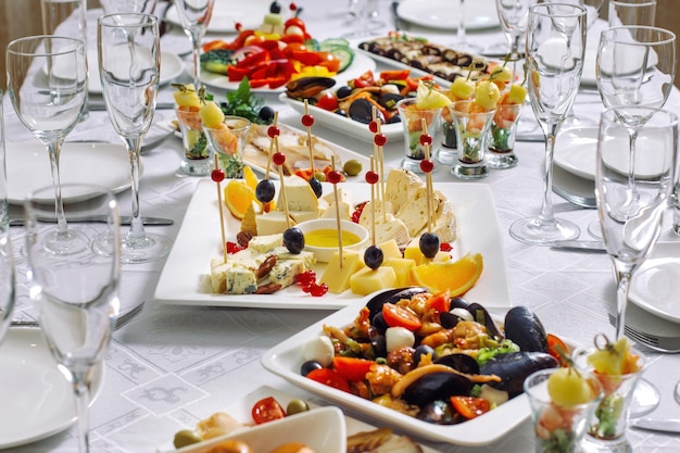 Side view of a banquet table