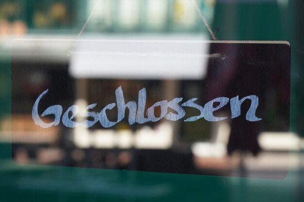 Sign geschlossen meaning closed in german