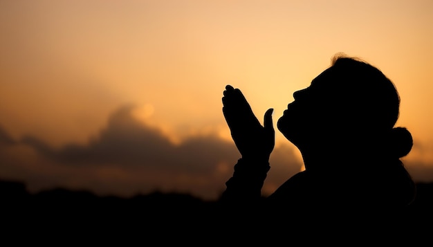 Photo silhouette of women praying