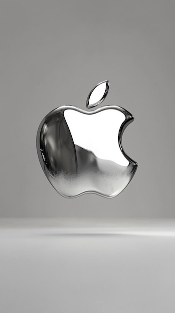 Photo a silver apple that has a drop of water on it