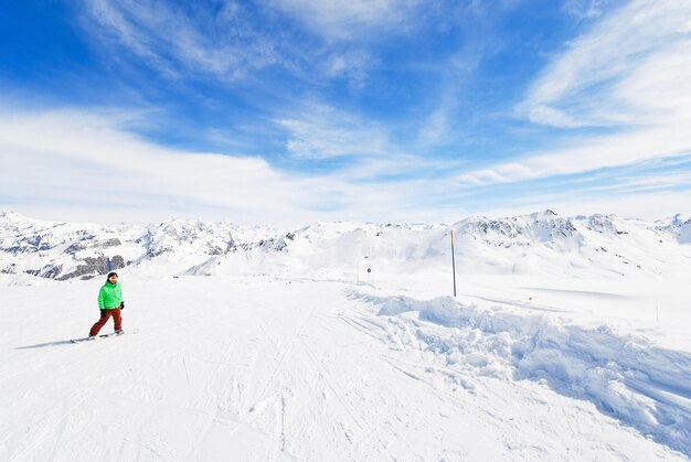 Photo skiing on snow slopes in paradiski area france