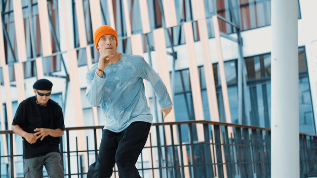 Photo skilled hipster perform break dancing while partner dancing together endeavor