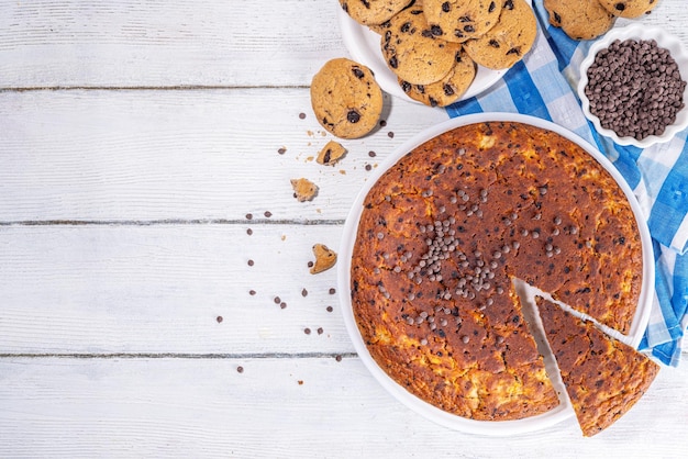 Skillet roasted chocolate chips cookie cake