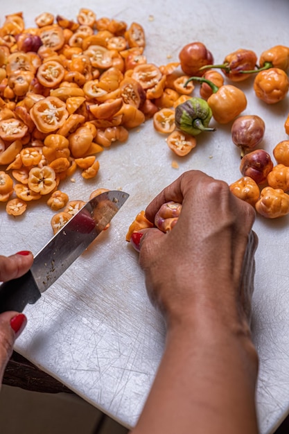 Slicing many yellow peppers