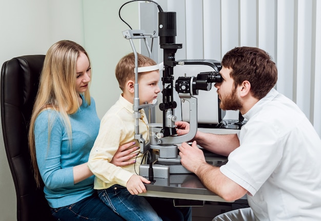 Slit lamp examination. Biomicroscopy of the anterior eye segment.