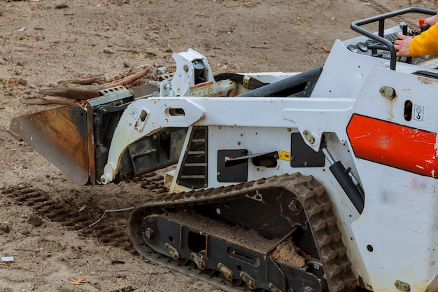 Photo small excavator bobcat at construction site skid loader on construction site