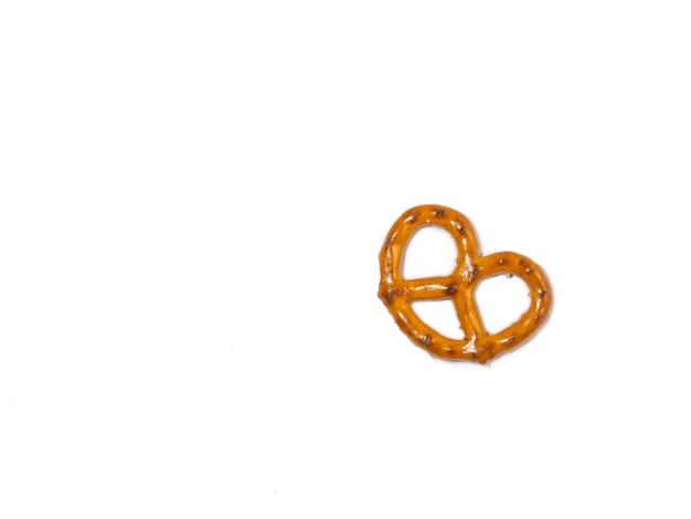 Photo small pretzel on a white background flour product baking for tea crispy biscuit