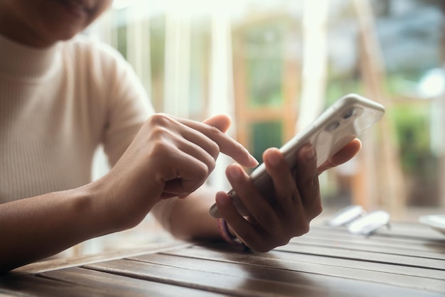 A smile woman using smart phone