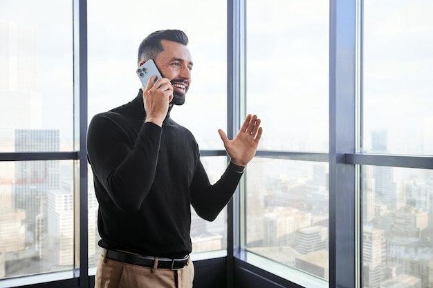 Smiling business man talking on his smartphone