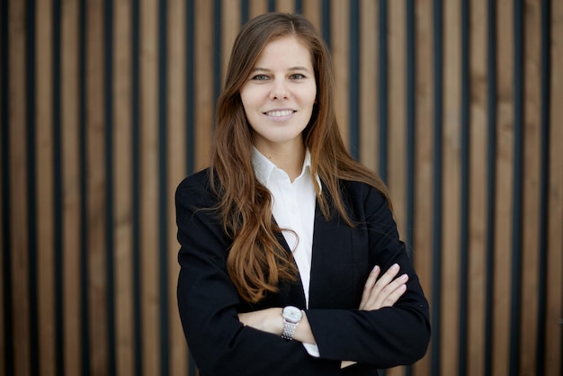 A smiling business woman crossed her arms