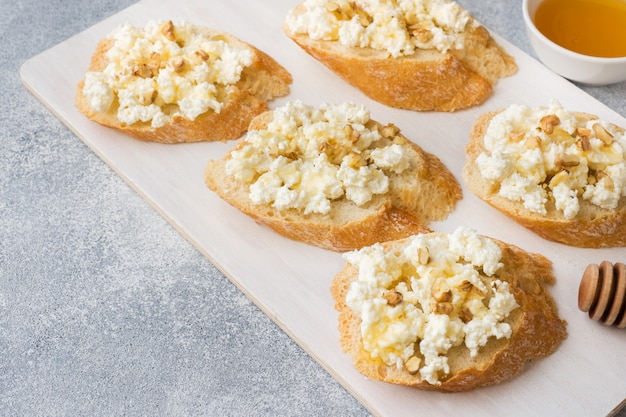 Snack bruschetta with cottage cheese, walnut and honey