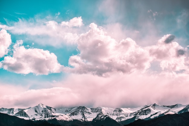 Photo snow covered mountains against sky