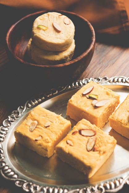 Photo soan papdi or son roll or patisa, popular sweet from india