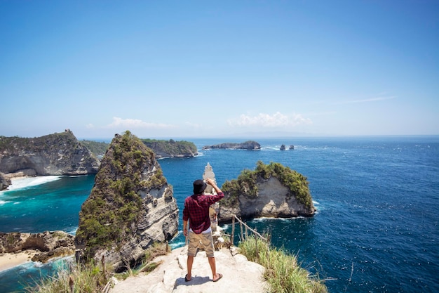 someone is looking at the beach, diamond beach, nusa penida island, bali, indonesia.