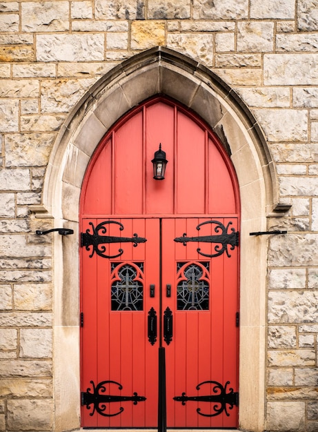 Photo southminster presbyterian church in mt lebanon pennsylvania with its red door