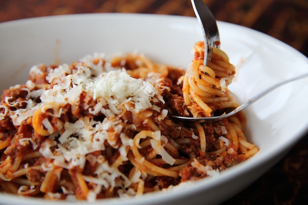 spaghetti bolognese italian food