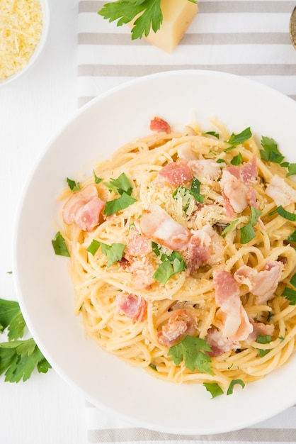 Spaghetti carbonara with bacon