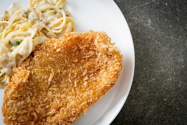 Spaghetti pasta white cream sauce with fried fish