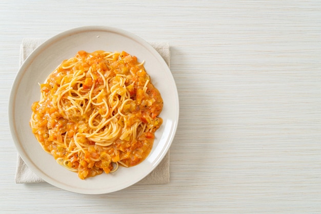 Spaghetti pasta with creamy tomato sauce