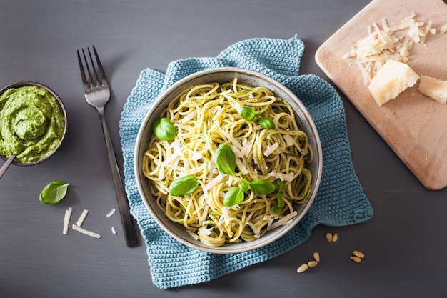 Spaghetti pasta with pesto sauce