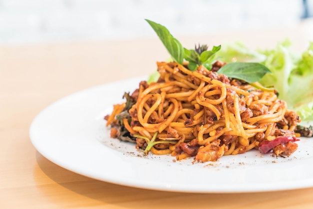 spaghetti pork with tomatoes sauce