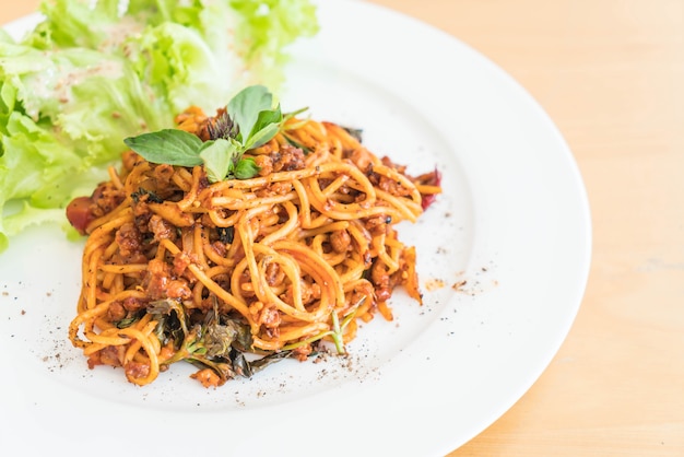 spaghetti pork with tomatoes sauce