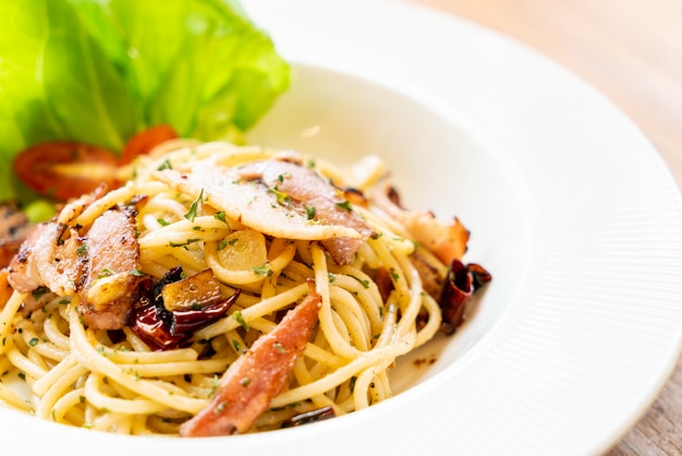 spaghetti with bacon garlic and chilli