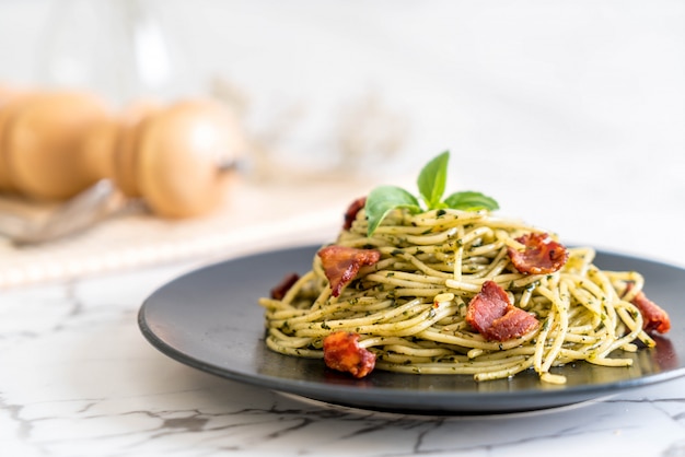 Spaghetti with basil pesto and bacon