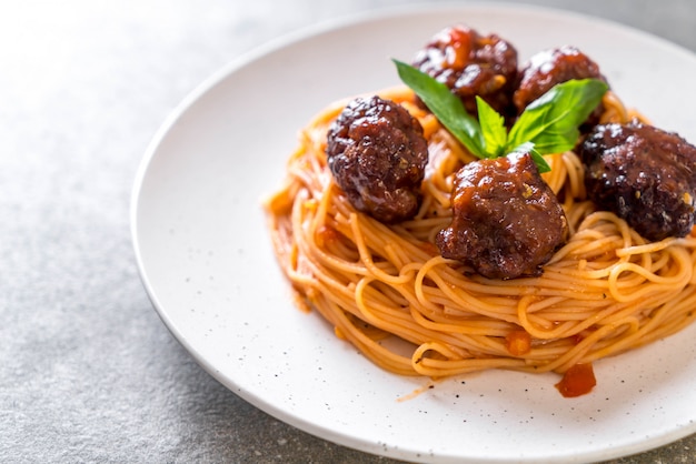 spaghetti with meatballs