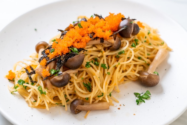 spaghetti with mushrooms, shrimp egg and seaweed 