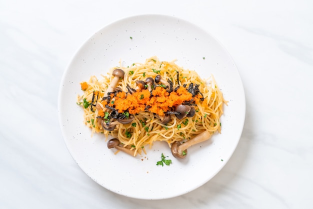 spaghetti with mushrooms, shrimp egg and seaweed