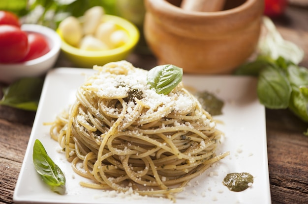 Spaghetti with pesto sauce