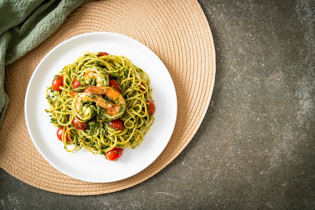 Spaghetti with prawns or shrimps in homemade pesto sauce - Healthy food style